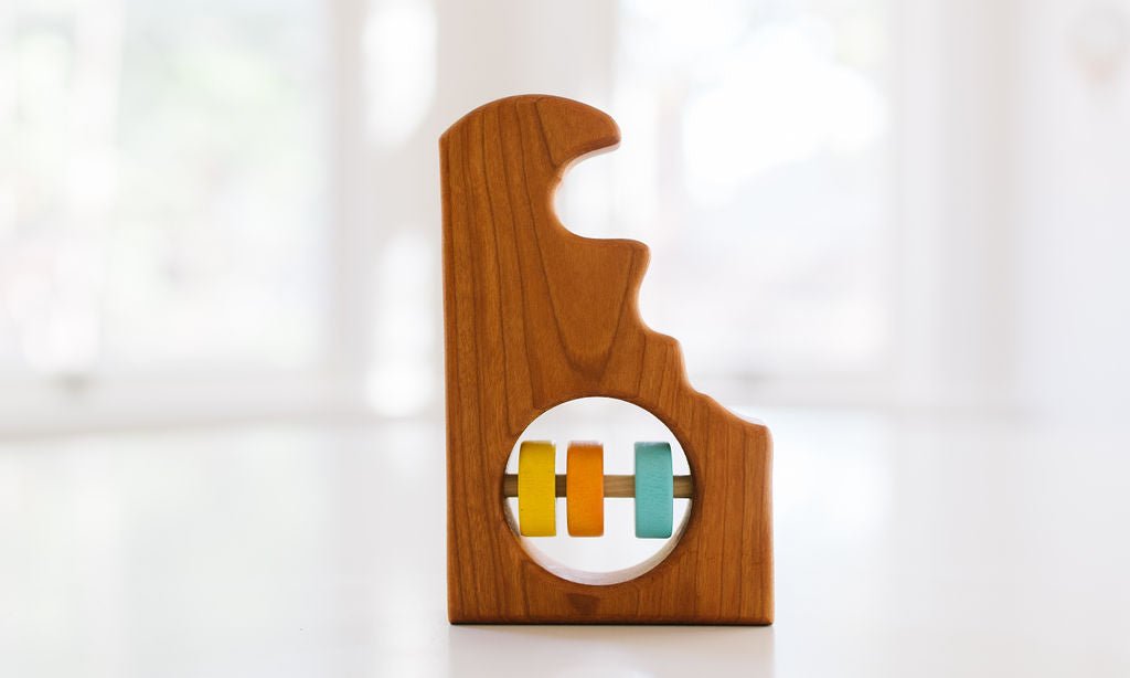 Hochet en bois du Delaware pour bébé™