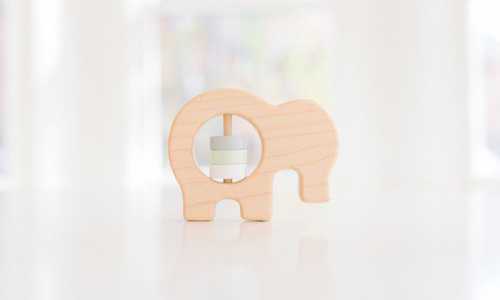 Hochet en bois éléphant