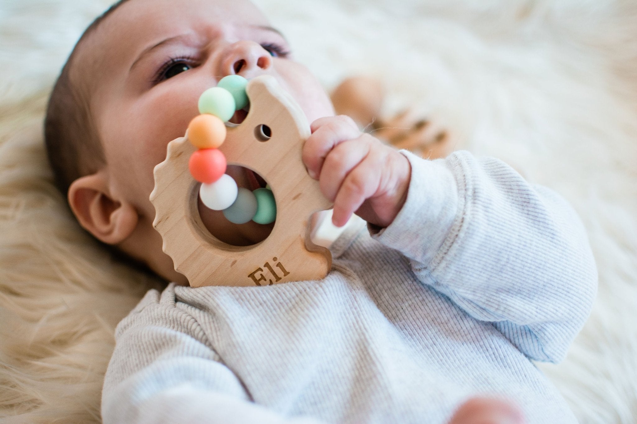 Jouet de préhension en bois Hérisson pour bébé avec perles de dentition