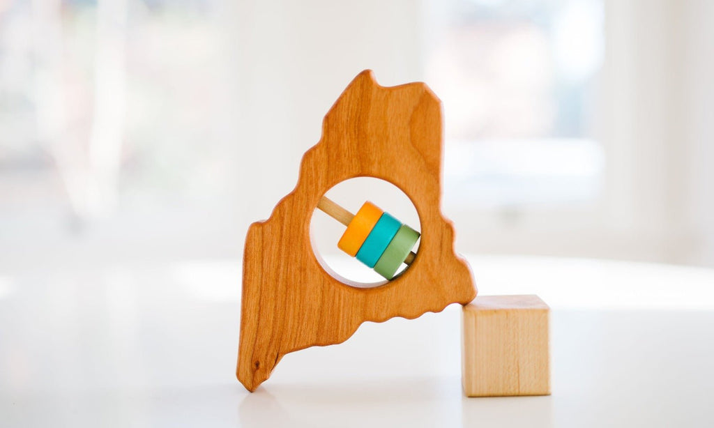 Hochet en bois pour bébé de l'État du Maine™