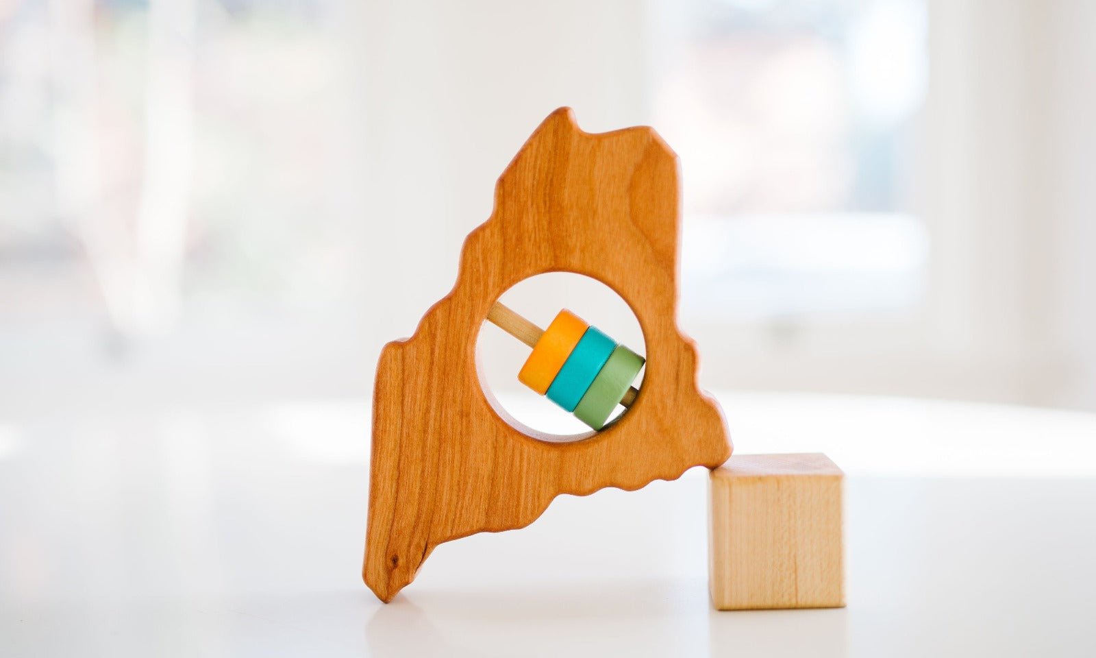 Hochet en bois pour bébé de l'État du Maine™
