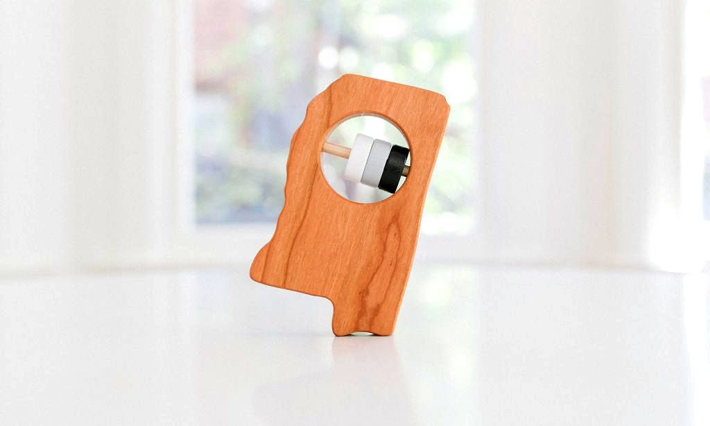 Hochet en bois Mississippi pour bébé™