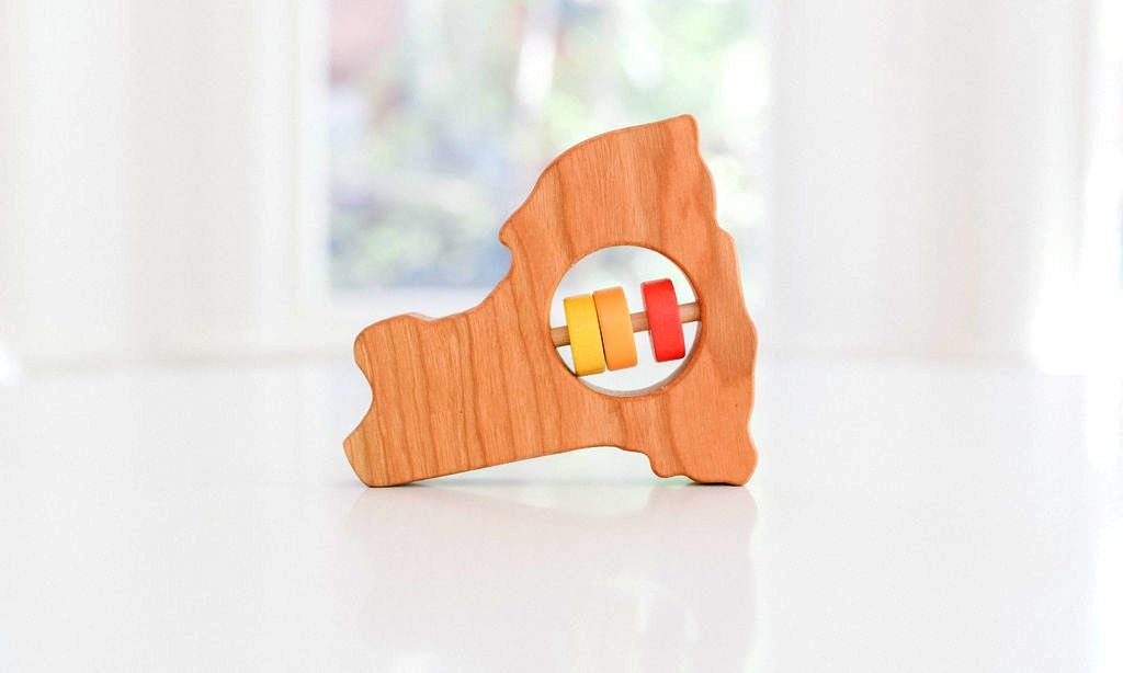 Hochet en bois pour bébé de l'État de New York™