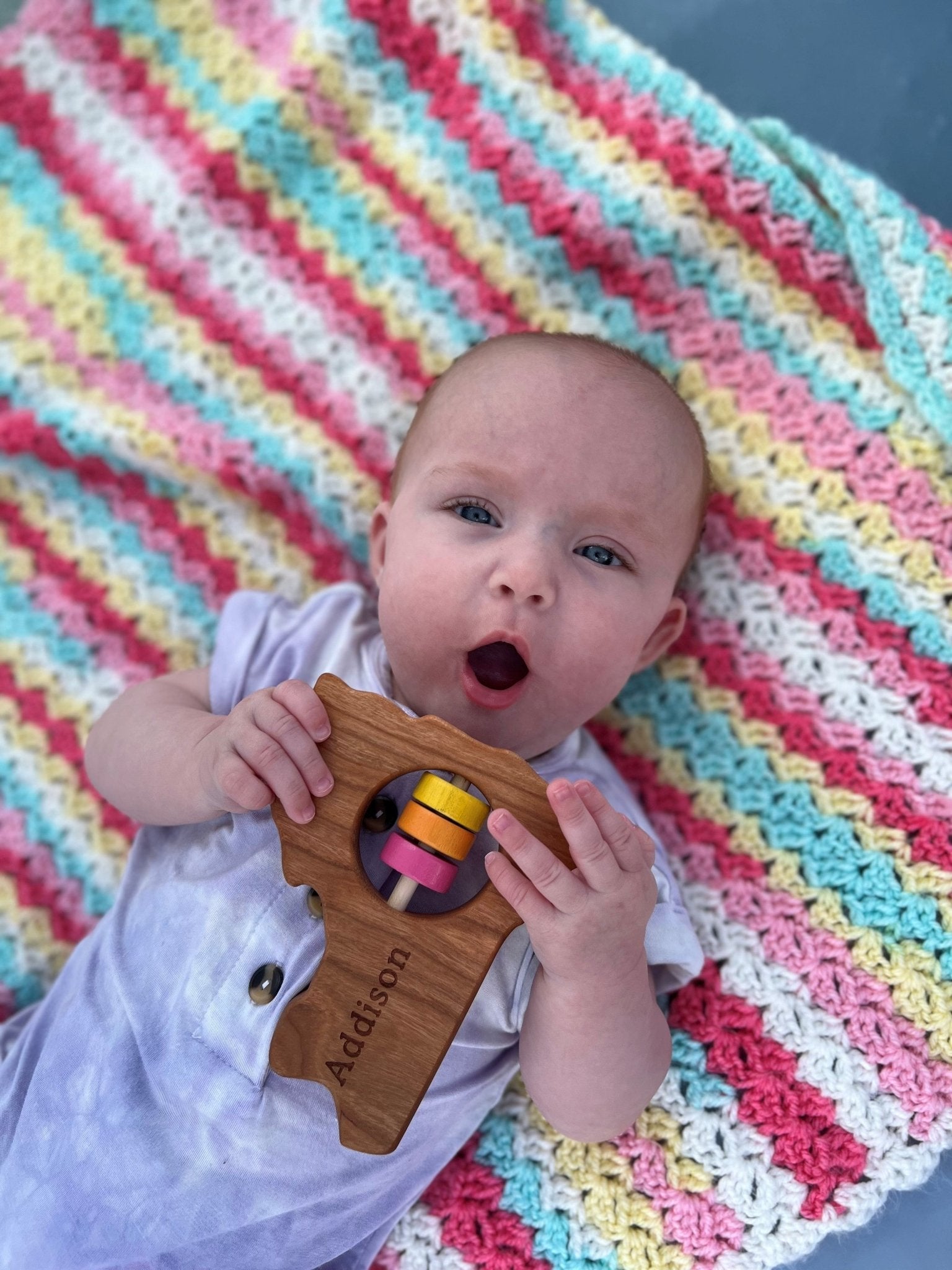 Hochet en bois pour bébé de l'État de New York™