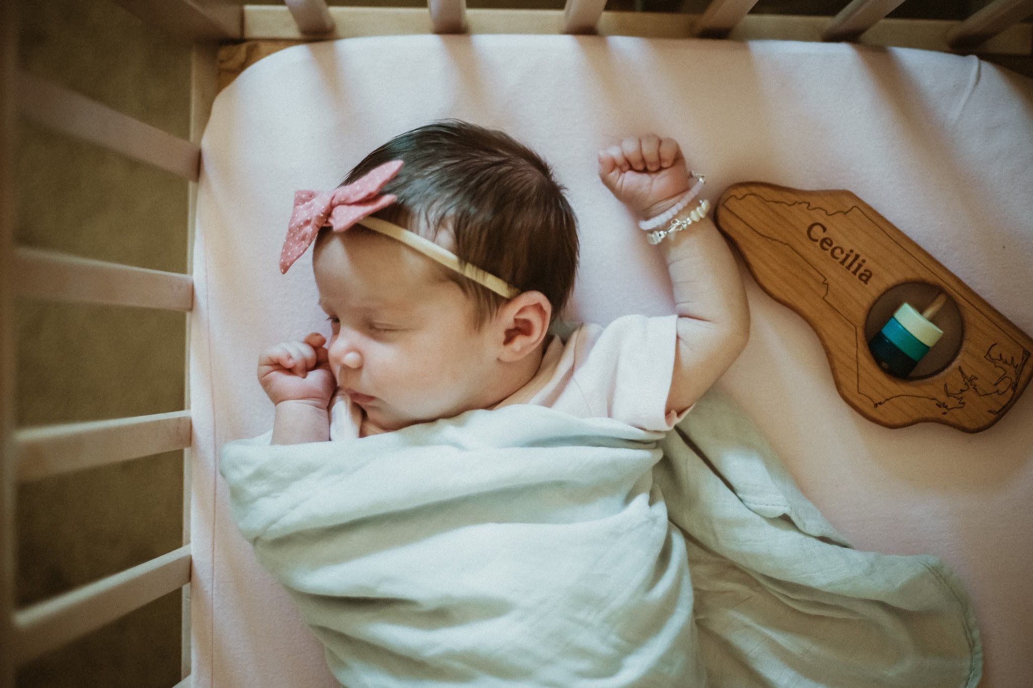 Hochet en bois pour bébé de Caroline du Nord™