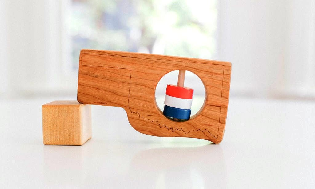 Hochet en bois de l'État de l'Oklahoma™