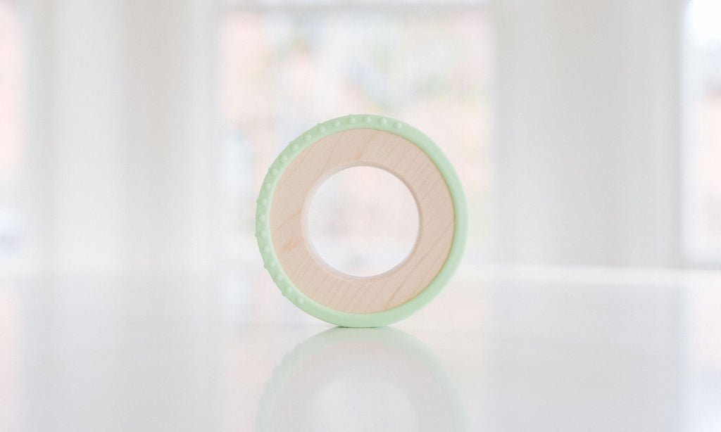 Anneau de dentition enveloppé de silicone