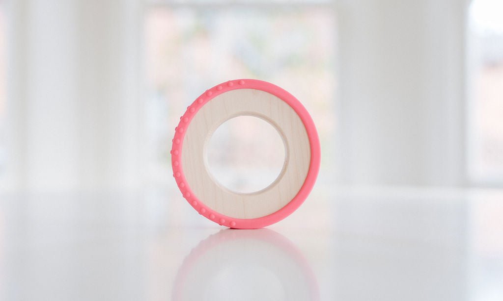Anneau de dentition enveloppé de silicone